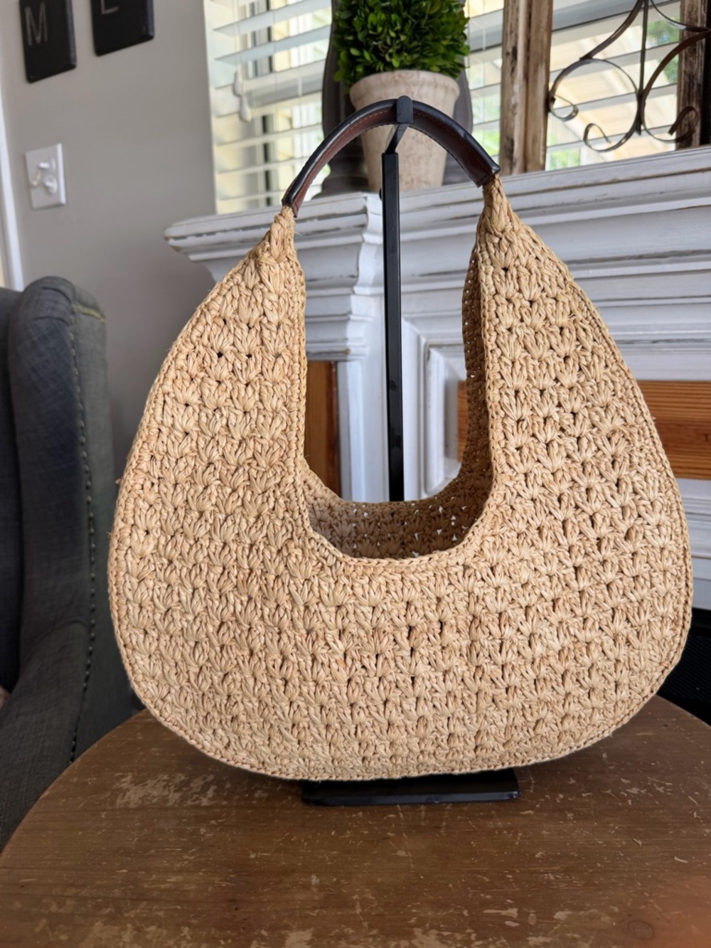 Celine Natural Woven Classic Panier Hobo Bag in raffia and calfskin - Picture 2 of 16